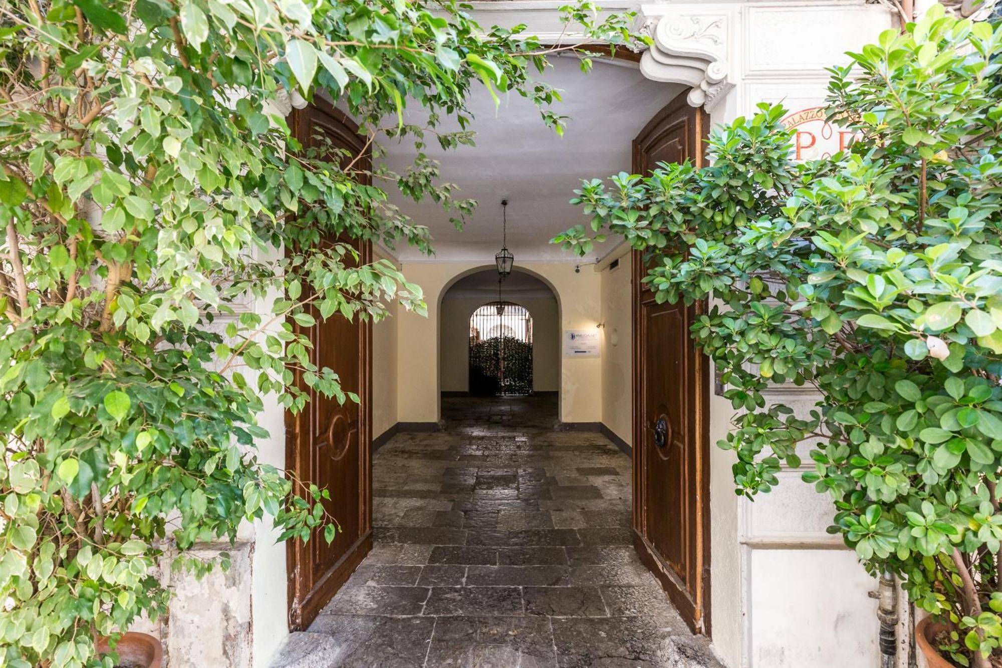 Elegante E Moderno Appartamento Al Politeama Palermo Luaran gambar