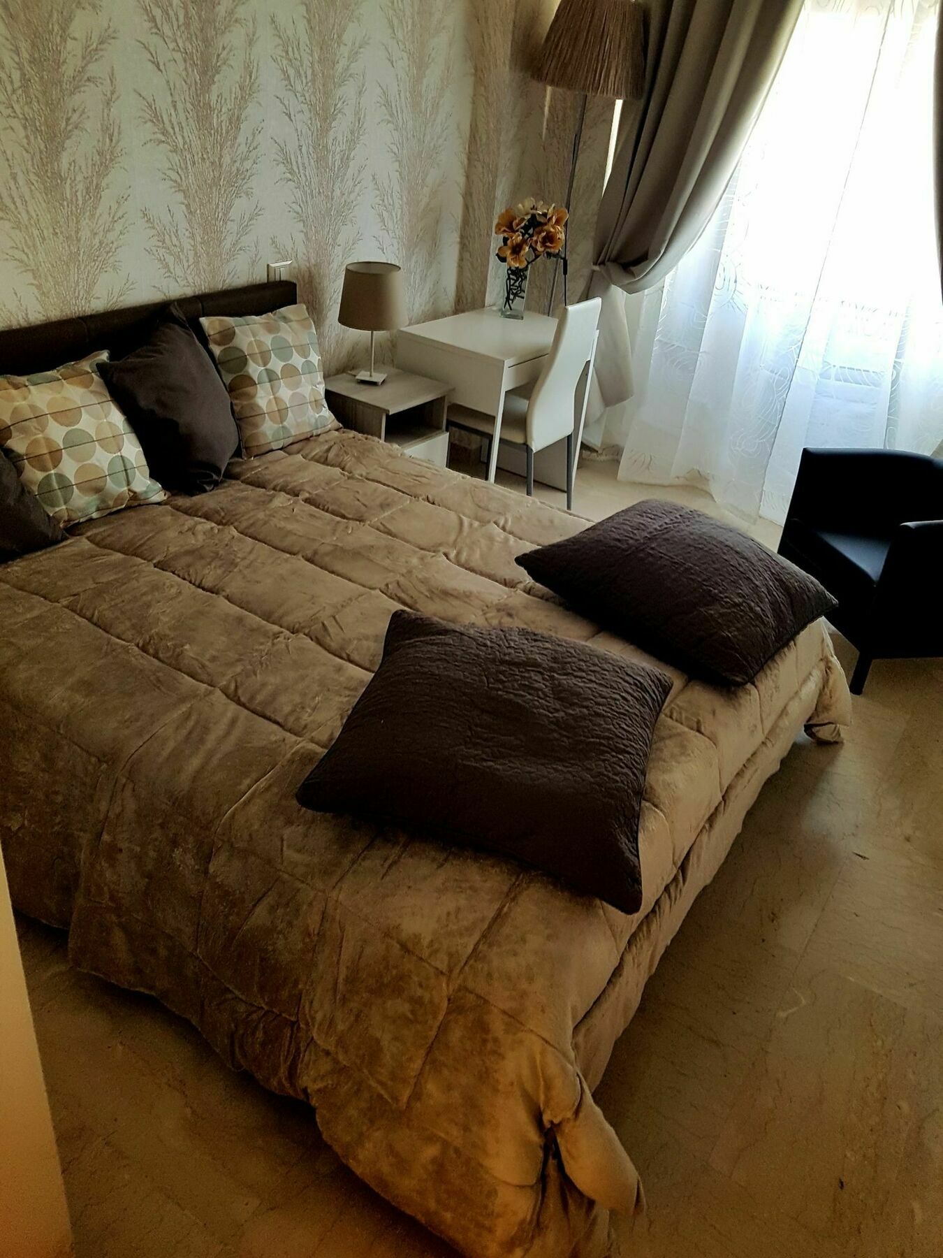 Elegante E Moderno Appartamento Al Politeama Palermo Luaran gambar